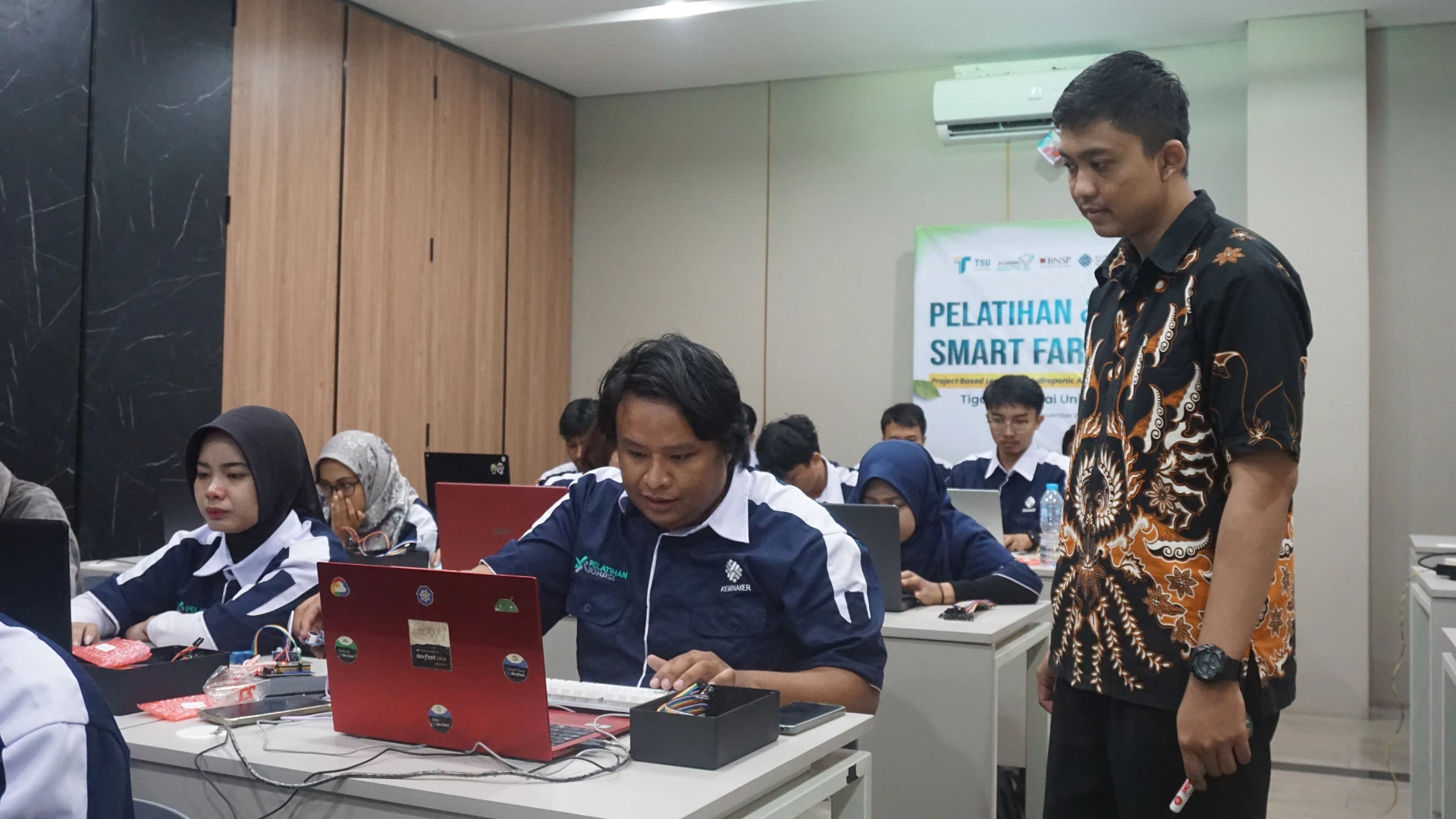 Sesi Teori di Kelas