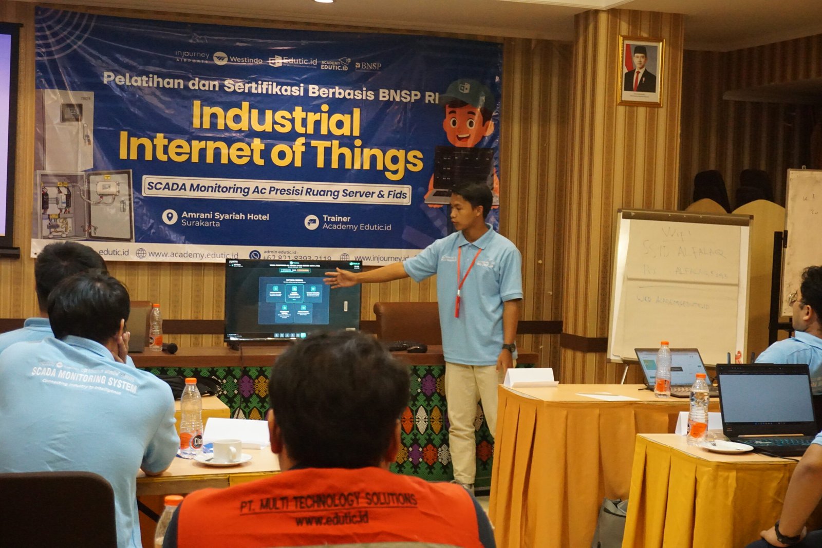 Operasional HMI dan SCADA Web